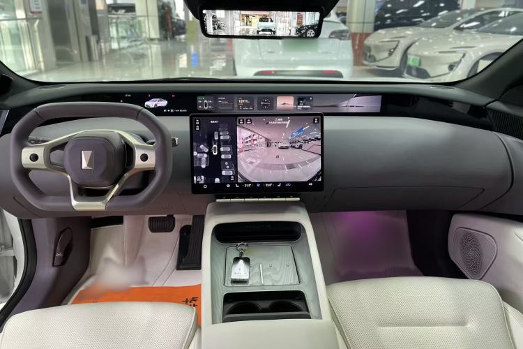 Used Avatr 12 2025 Max Extended-Range Edition Interior 4