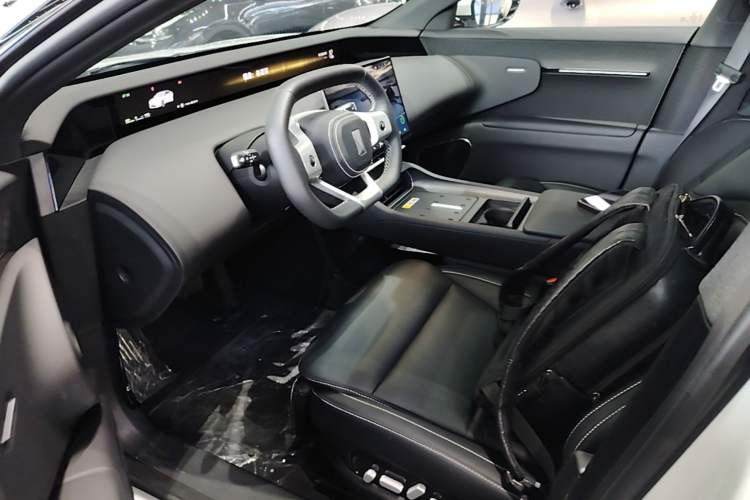 Used Avatr 12 2025 Updated Ultra All-Electric Four-Wheel Drive Left Front Seat