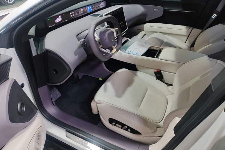 Used Avatr 12 2025 Ultra Extended-Range Edition Left Front Seat