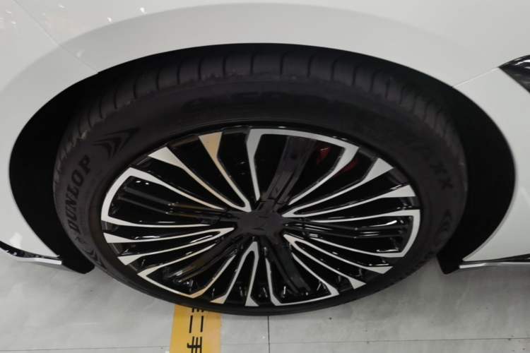 Used Avatr 12 2025 Updated Ultra All-Electric Four-Wheel Drive Left Front Wheel Hub