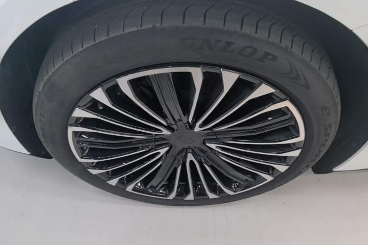 Used Avatr 12 2025 Year Updated Ultra Extended-Range Version Left Front Wheel Hub