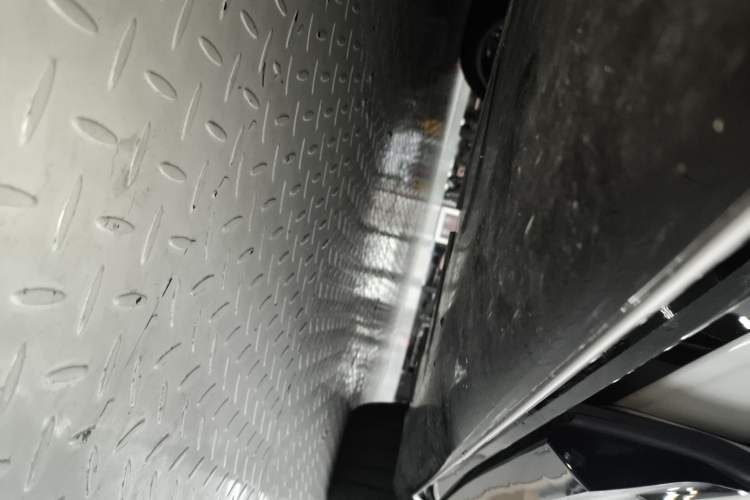 Used Avatr 12 2025 Updated Ultra All-Electric Four-Wheel Drive Left Side Sill