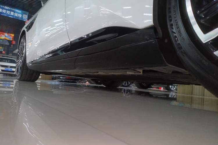 Used Avatr 12 2025 Max Extended-Range Edition Left Side Sill