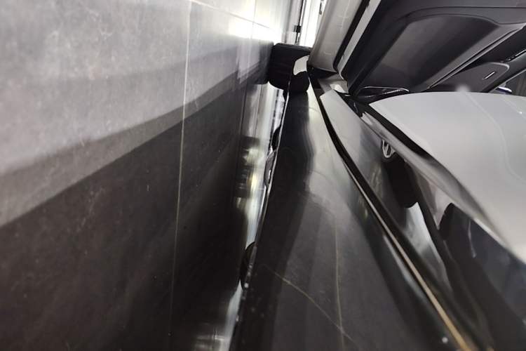 Used Avatr 12 2025 Updated Ultra All-Electric Four-Wheel Drive Left Side Sill