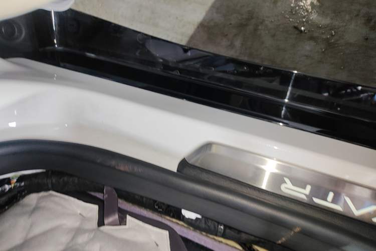 Used Avatr 12 2025 Ultra Extended-Range Edition Left Side Sill