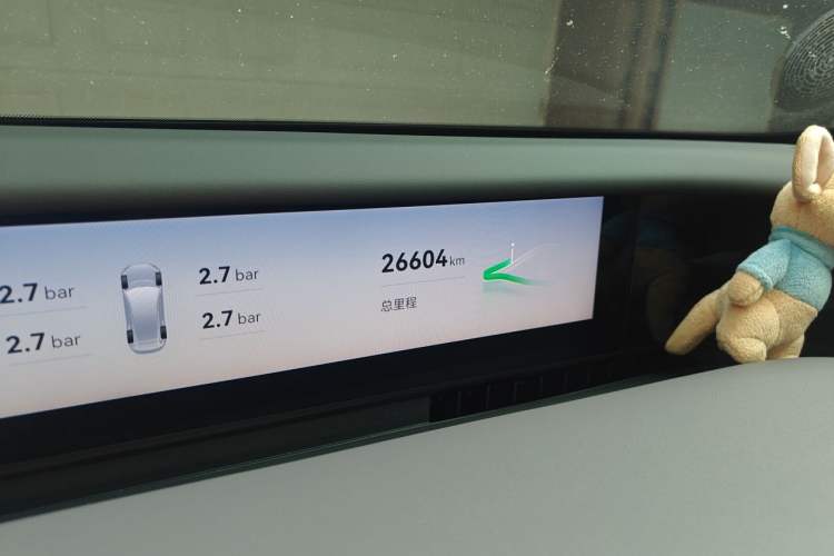 Used Avatr 12 2025 Ultra Extended-Range Edition Odometer Close Up