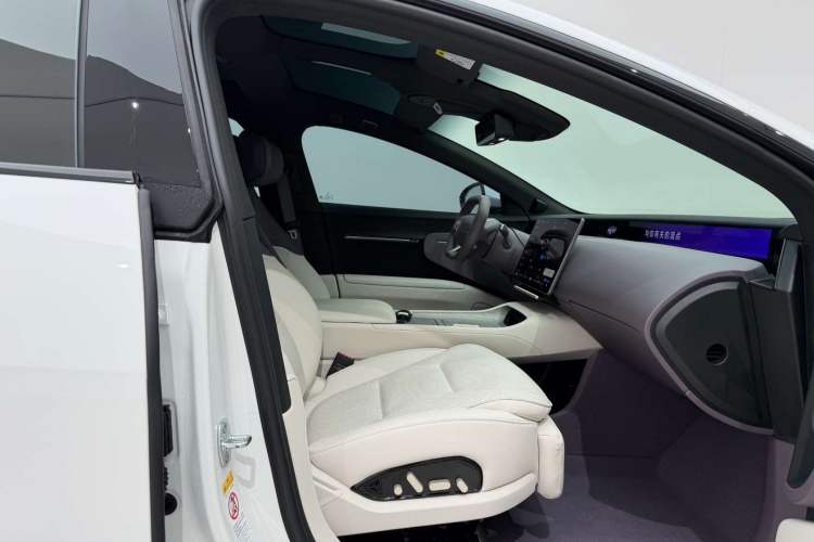 Used Avatr 12 2025 Year Updated Ultra Extended-Range Version Right Front Seat