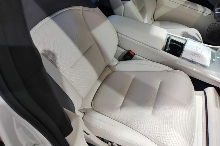 Used Avatr 12 2025 Ultra Extended-Range Edition Right Front Seat