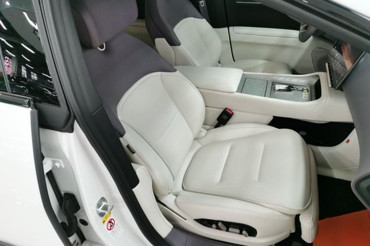 Used Avatr 12 2025 Max Extended-Range Edition Right Front Seat