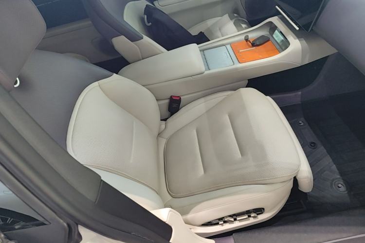Used Avatr 12 2025 Max Extended-Range Edition Right Front Seat