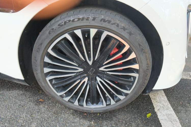 Used Avatr 12 2025 Ultra Extended-Range Edition Right Front Wheel Hub