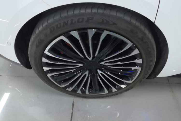 Used Avatr 12 2025 Ultra Extended-Range Edition Right Rear Wheel Hub