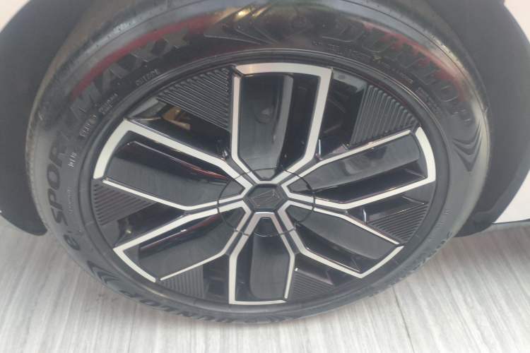 Used Avatr 12 2025 Max Extended-Range Edition Right Rear Wheel Hub
