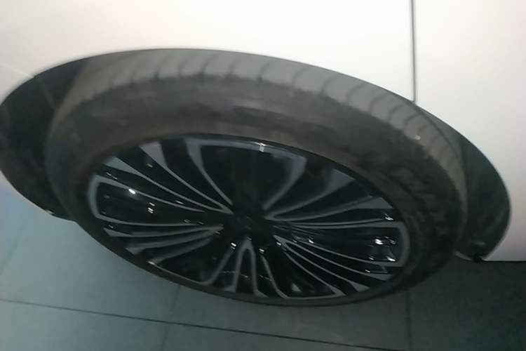 Used Avatr 12 2025 Year Updated Max All-Electric Version Right Rear Wheel Hub