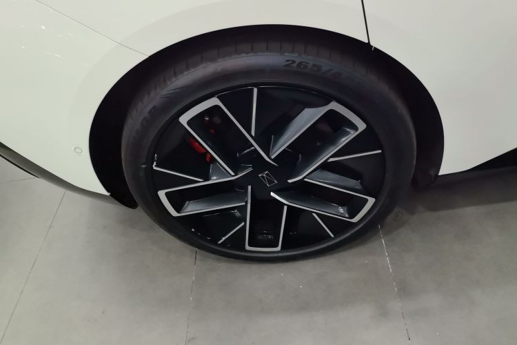Used Avatr 12 2025 Max All-Electric Version Right Rear Wheel Hub