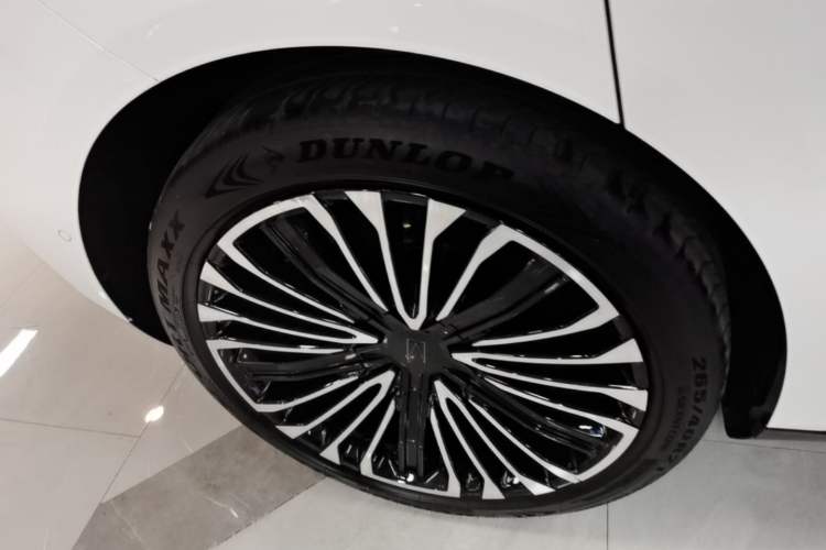 Used Avatr 12 2025 Year Updated Ultra Extended-Range Version Right Rear Wheel Hub