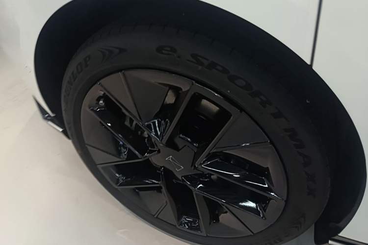 Used Avatr 12 2025 Year Updated Ultra Extended-Range Version Right Rear Wheel Hub