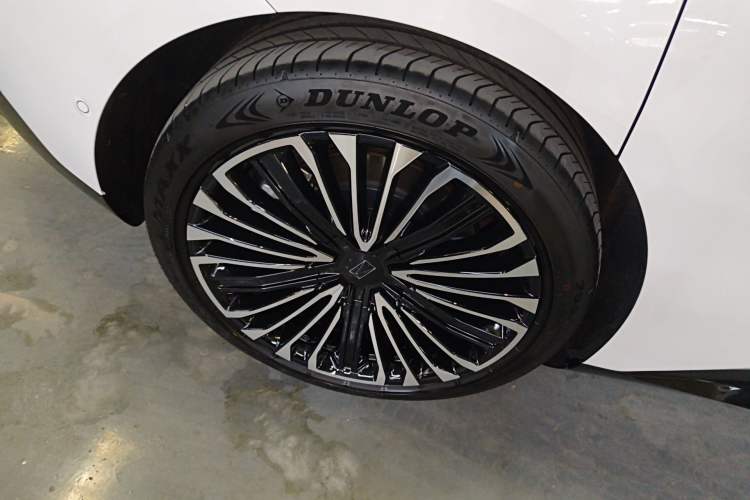Used Avatr 12 2025 Updated Ultra All-Electric Four-Wheel Drive Right Rear Wheel Hub