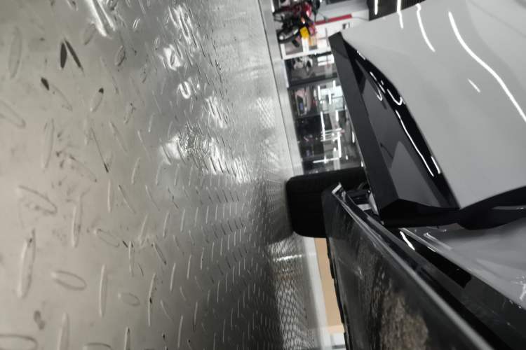 Used Avatr 12 2025 Updated Ultra All-Electric Four-Wheel Drive Right Side Sill