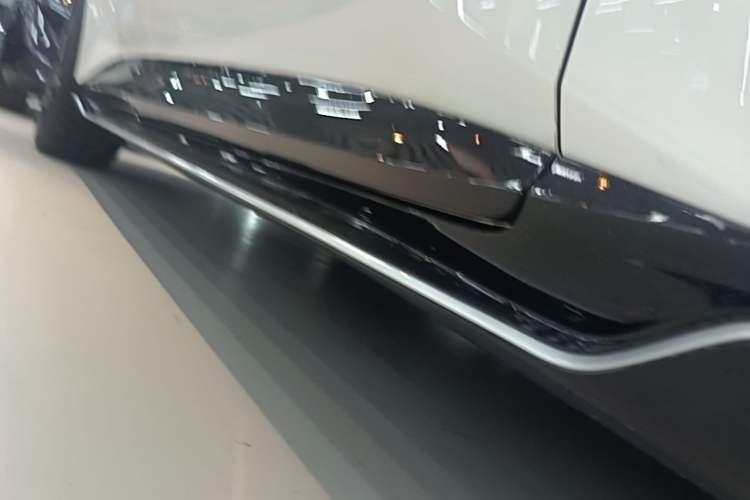 Used Avatr 12 2025 Year Updated Ultra Extended-Range Version Right Side Sill