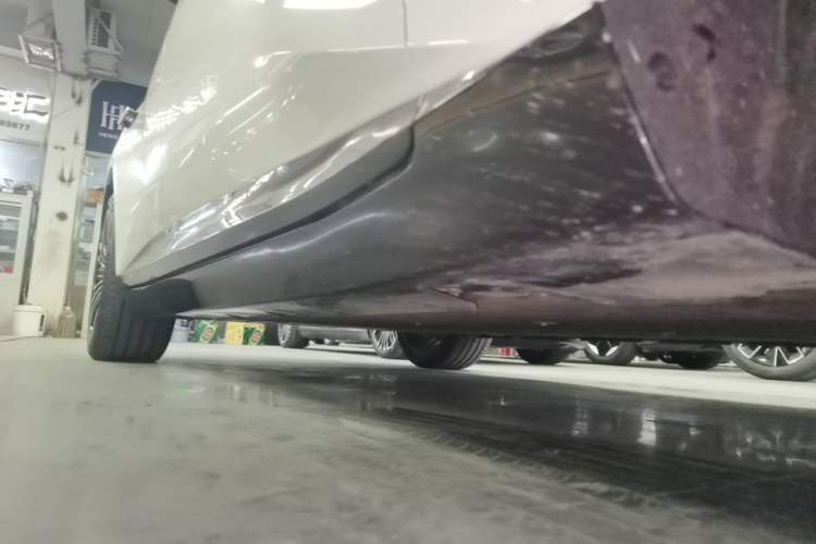Used Avatr 12 2025 Updated Ultra All-Electric Four-Wheel Drive Right Side Sill