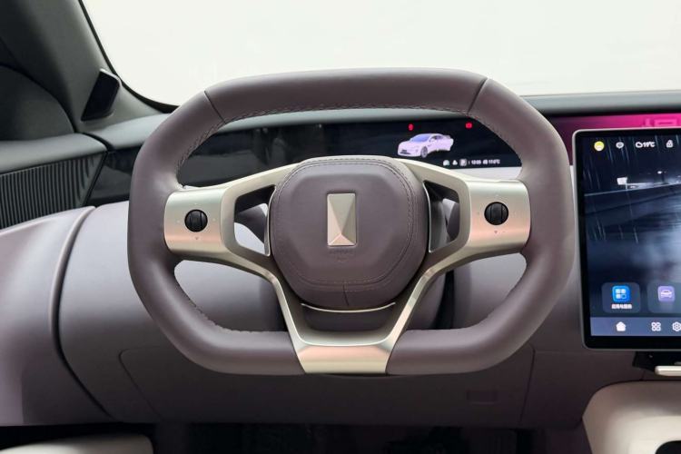 Used Avatr 12 2025 Year Updated Ultra Extended-Range Version Steering Wheel
