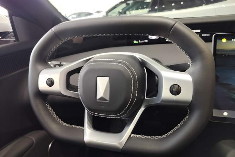 Used Avatr 12 2025 Updated Ultra All-Electric Four-Wheel Drive Steering Wheel