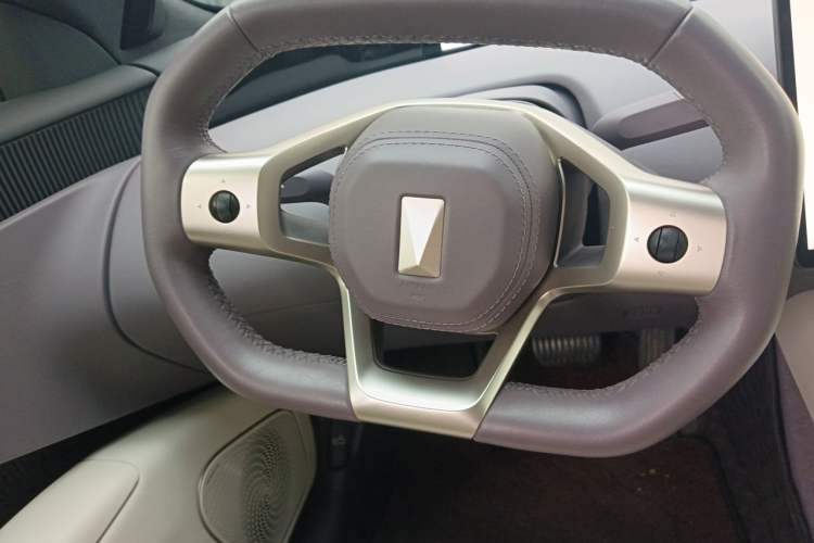 Used Avatr 12 2025 Ultra Extended-Range Edition Steering Wheel
