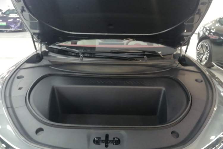 Used Avatr 12 2026 Royal Theater Edition Engine Bay