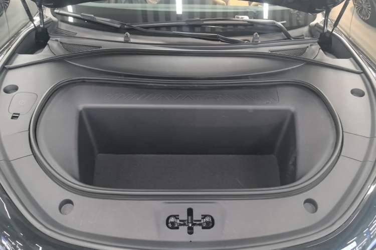 Used Avatr 12 2026 Ultra Pure-Electric All-Wheel-Drive Version Engine Bay