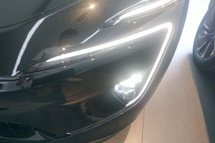 Used Avatr 12 2026 Ultra Pure-Electric All-Wheel-Drive Version Left Front Headlight