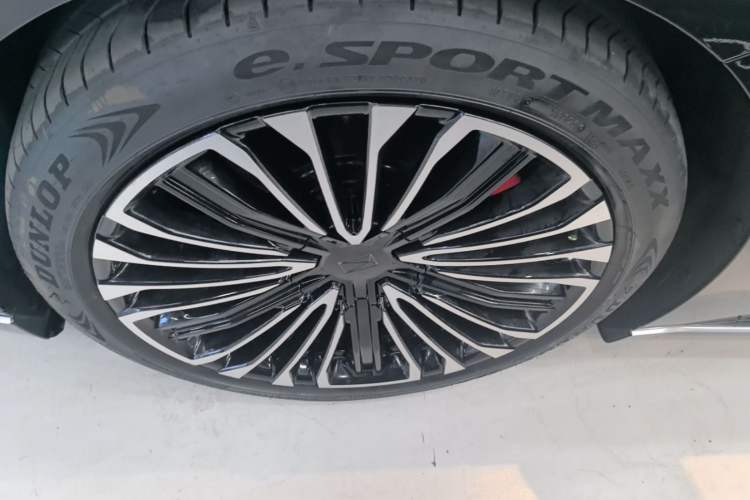 Used Avatr 12 2026 Ultra Pure-Electric All-Wheel-Drive Version Left Front Wheel Hub