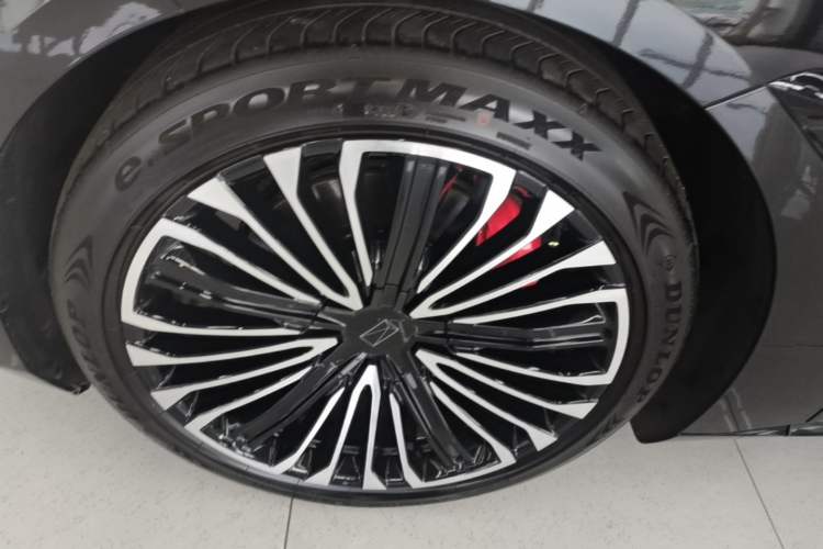 Used Avatr 12 2026 Ultra Pure-Electric All-Wheel-Drive Version Left Front Wheel Hub