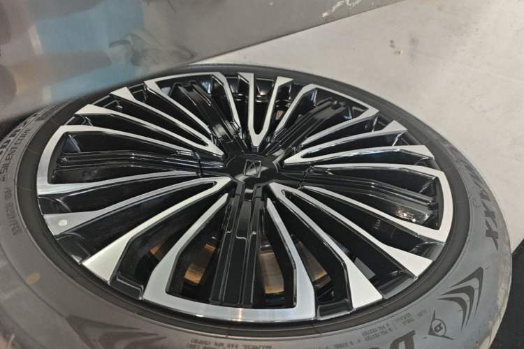 Used Avatr 12 2026 Ultra Pure-Electric All-Wheel-Drive Version Left Front Wheel Hub