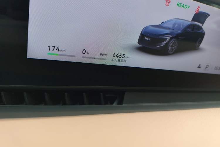Used Avatr 12 2026 Ultra Pure-Electric All-Wheel-Drive Version Odometer Close Up