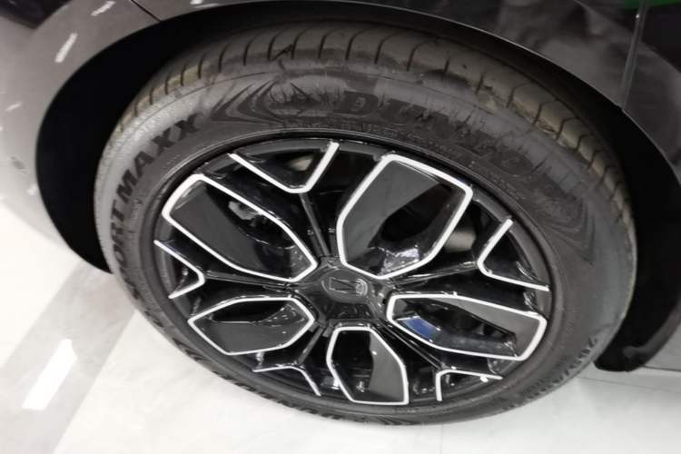 Used Avatr 12 2026 Max Range-Extended Version Right Rear Wheel Hub
