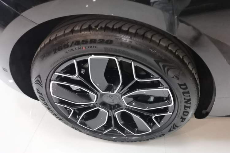 Used Avatr 12 2026 Revised Max Two-Motor Pure Electric Edition Right Rear Wheel Hub