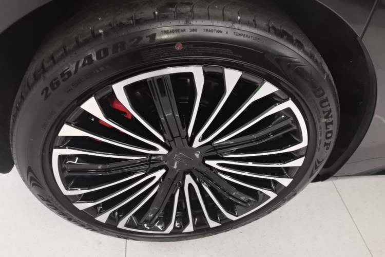 Used Avatr 12 2026 Ultra Pure-Electric All-Wheel-Drive Version Right Rear Wheel Hub