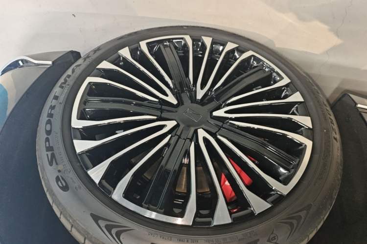 Used Avatr 12 2026 Ultra Pure-Electric All-Wheel-Drive Version Right Rear Wheel Hub