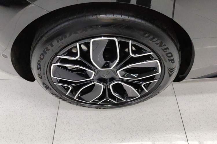 Used Avatr 12 2026 Revised Max Two-Motor Pure Electric Edition Right Rear Wheel Hub