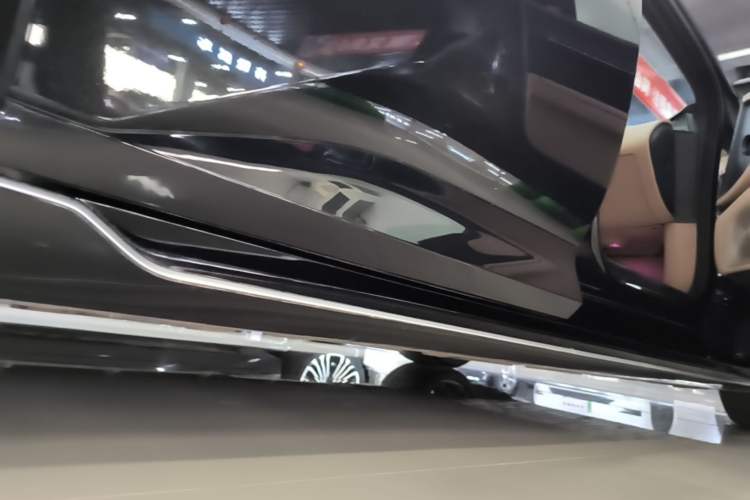 Used Avatr 12 2026 Ultra Pure-Electric All-Wheel-Drive Version Right Side Sill
