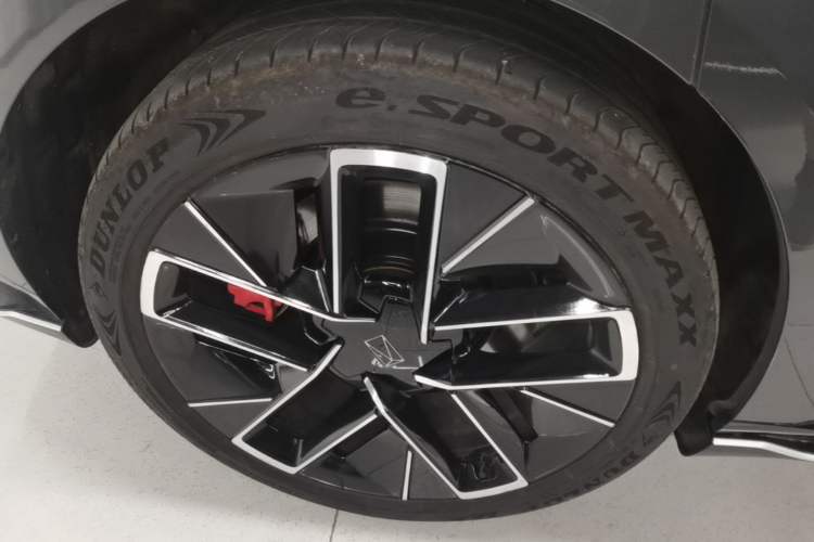 Used Avatr 12 2026 Master Pure-Electric All-Wheel-Drive Version Exterior 5