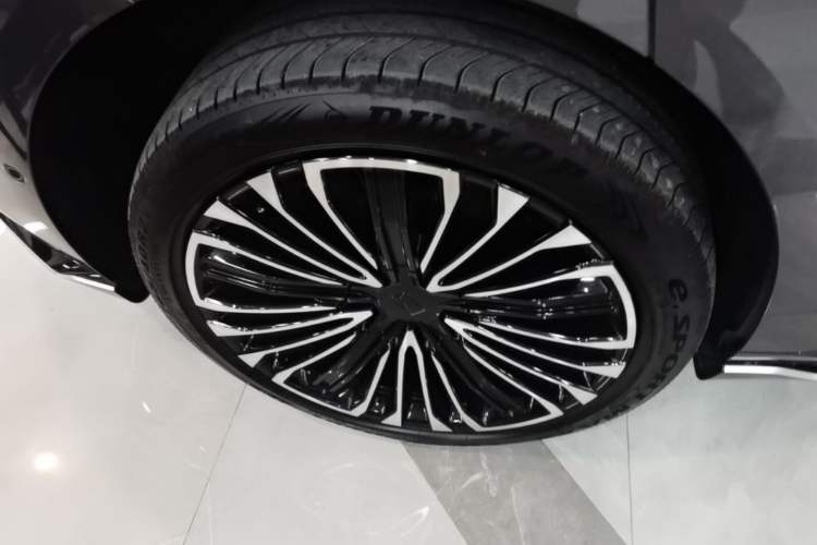 Used Avatr 12 2026 Ultra Pure-Electric All-Wheel-Drive Version Right Rear Wheel Hub
