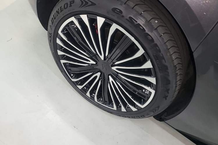 Used Avatr 12 2026 Ultra Pure-Electric All-Wheel-Drive Version Right Rear Wheel Hub