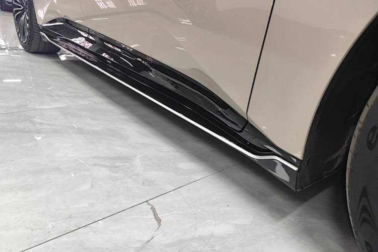 Used Avatr 12 2026 Ultra Range-Extended Version Right Side Sill