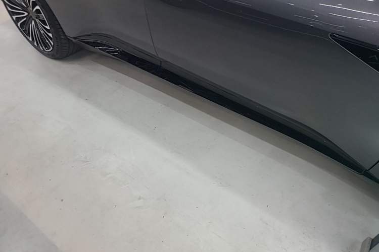 Used Avatr 12 2026 Ultra Pure-Electric All-Wheel-Drive Version Right Side Sill