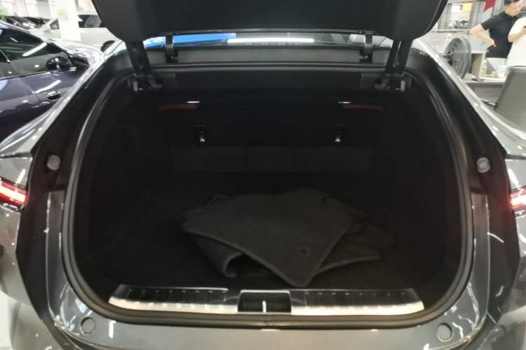 Used Avatr 12 2026 Ultra Pure-Electric All-Wheel-Drive Version Trunk