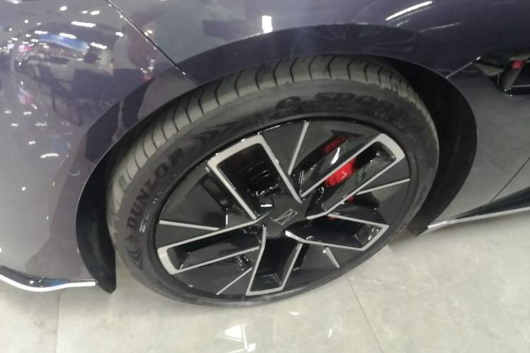 Used Avatr 12 2026 Master Pure-Electric All-Wheel-Drive Version Left Front Wheel Hub