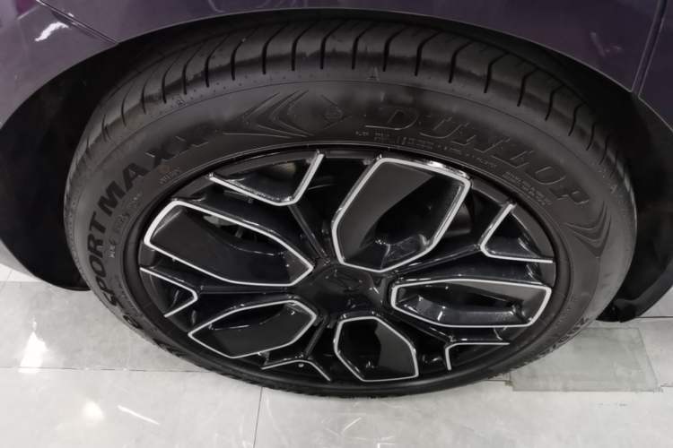 Used Avatr 12 2026 Revised Max Two-Motor Pure Electric Edition Right Rear Wheel Hub