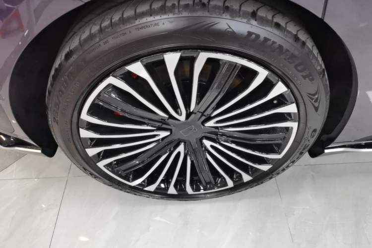 Used Avatr 12 2026 Revised Master Three-Motor Pure Electric Edition Right Rear Wheel Hub
